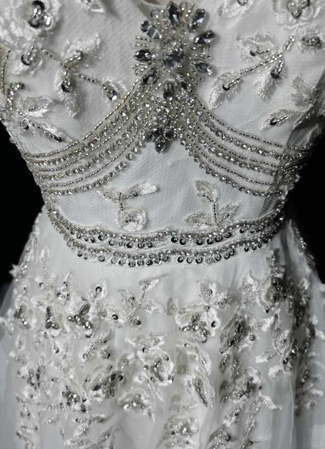 Modest Prom Dresses A line V Neck White Tulle Lace Sleeveless Long Formal Evening Outfits N3618
