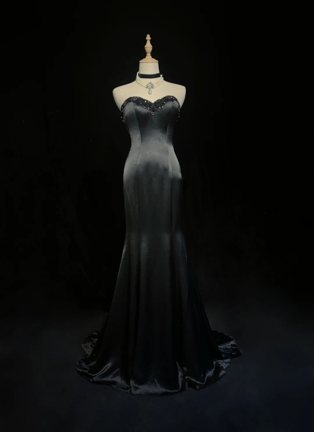 Vintage Prom Dresses Mermaid Sweetheart Black Satin With Beading Long Formal Dress N2507