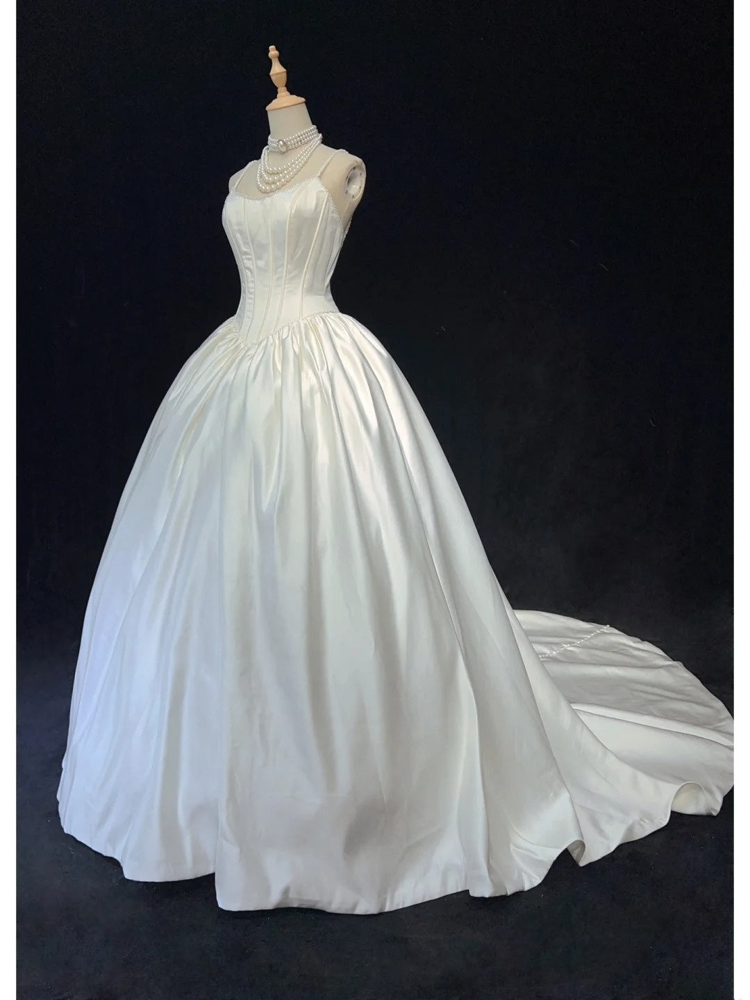 Unique Wedding Dresses Ball Gown Spaghetti Strap White With Ruffled Pearls Long Bridal Gown N3629