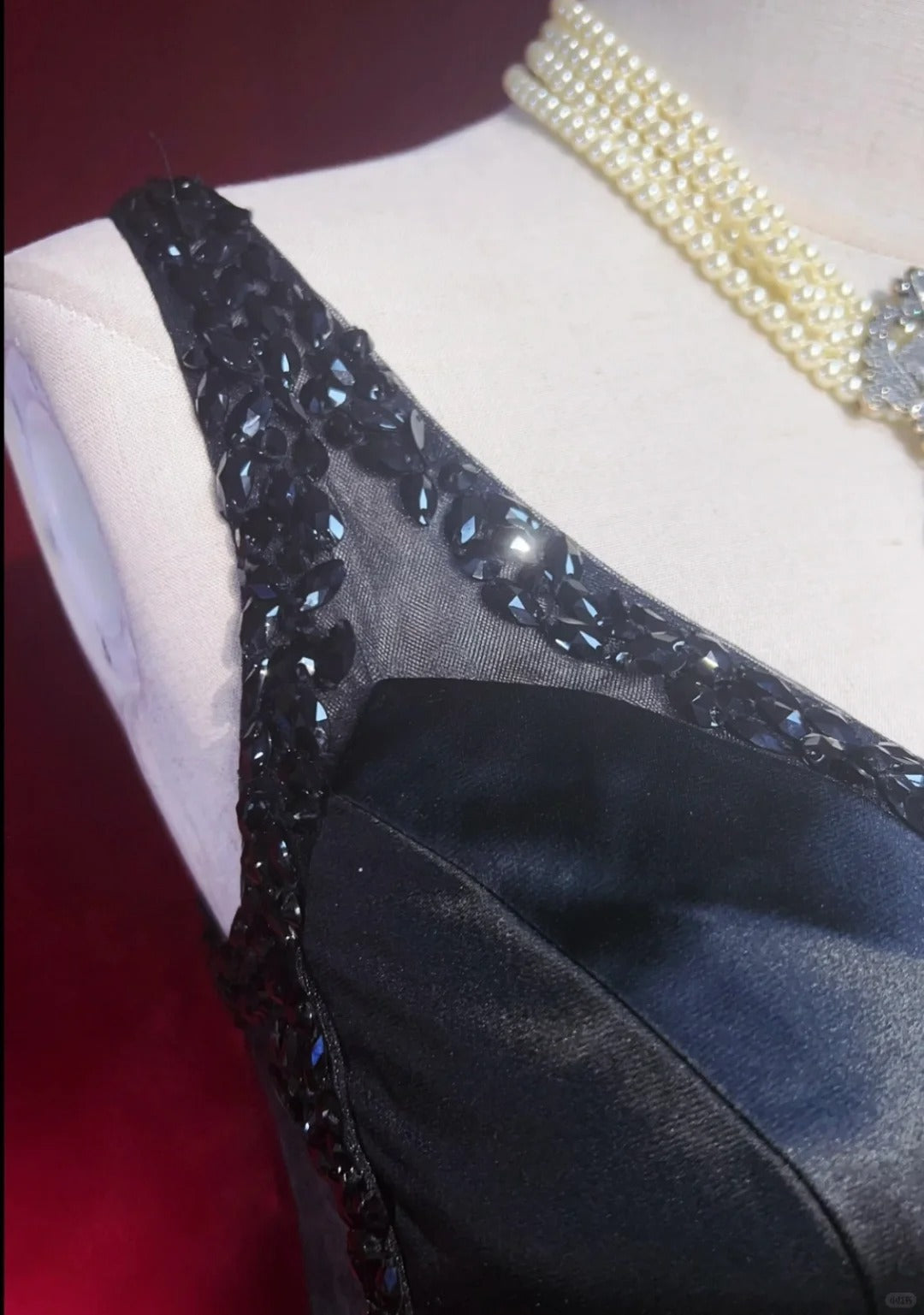 Vintage Prom Dresses Mermaid V Neck Black Satin With Beading Backless Long Formal Dress N2508