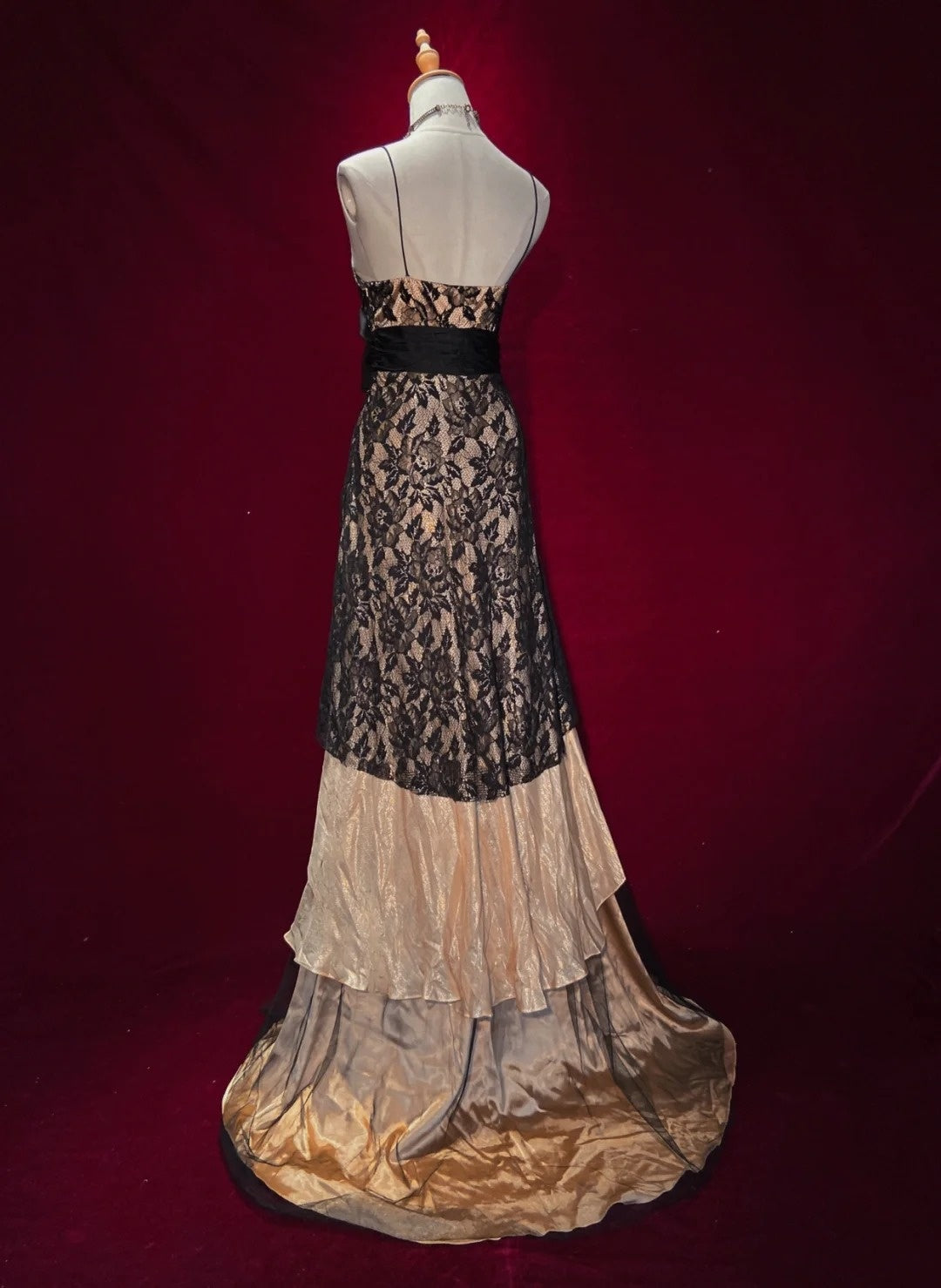 Modest Prom Dresses A line Spaghetti Strap Black Lace With Ruffled Long Evening Outfits N3438