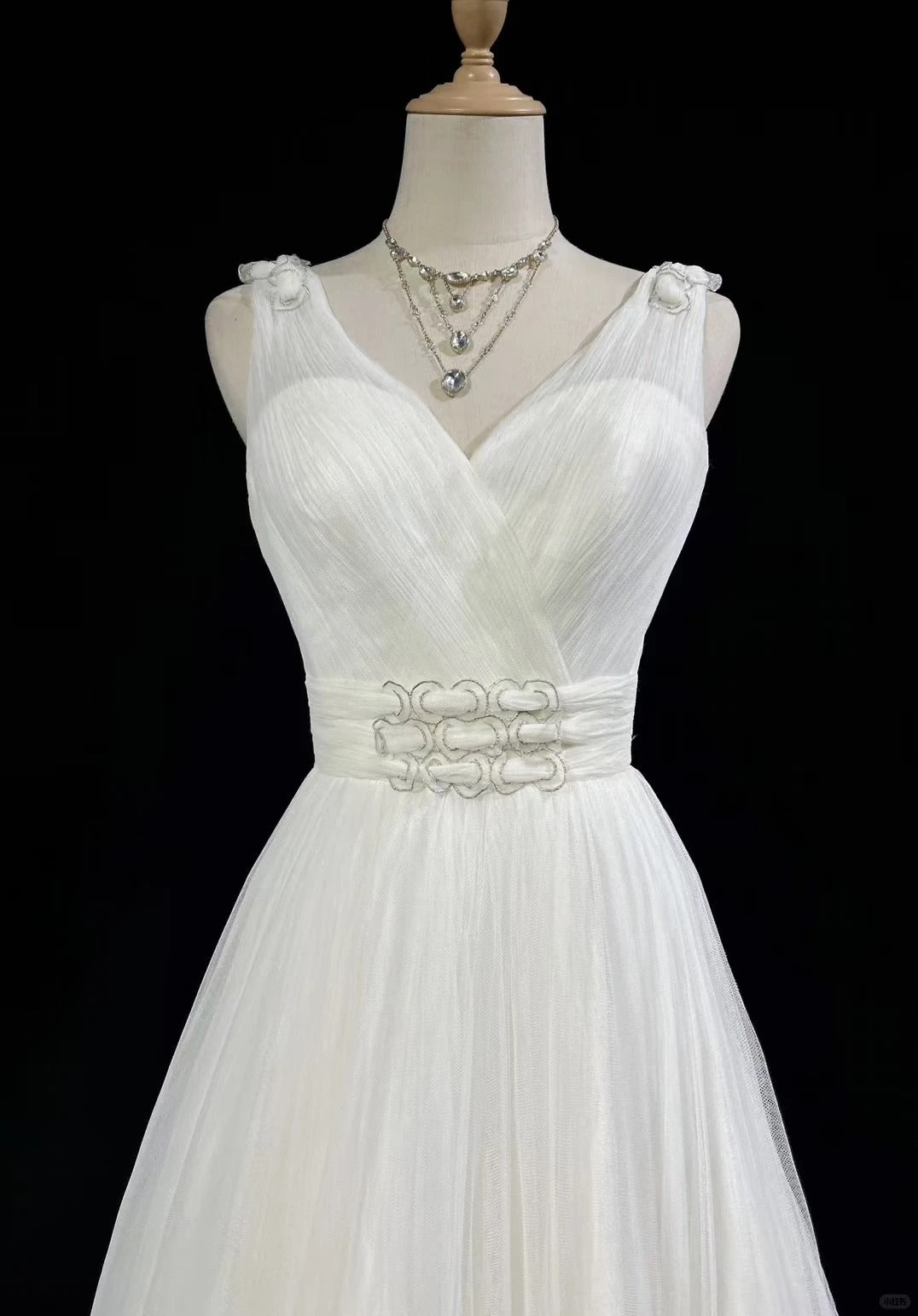 Cute Ball Gown V Neck Sleeveless Long Tulle Garden White Wedding Dresses RB3276