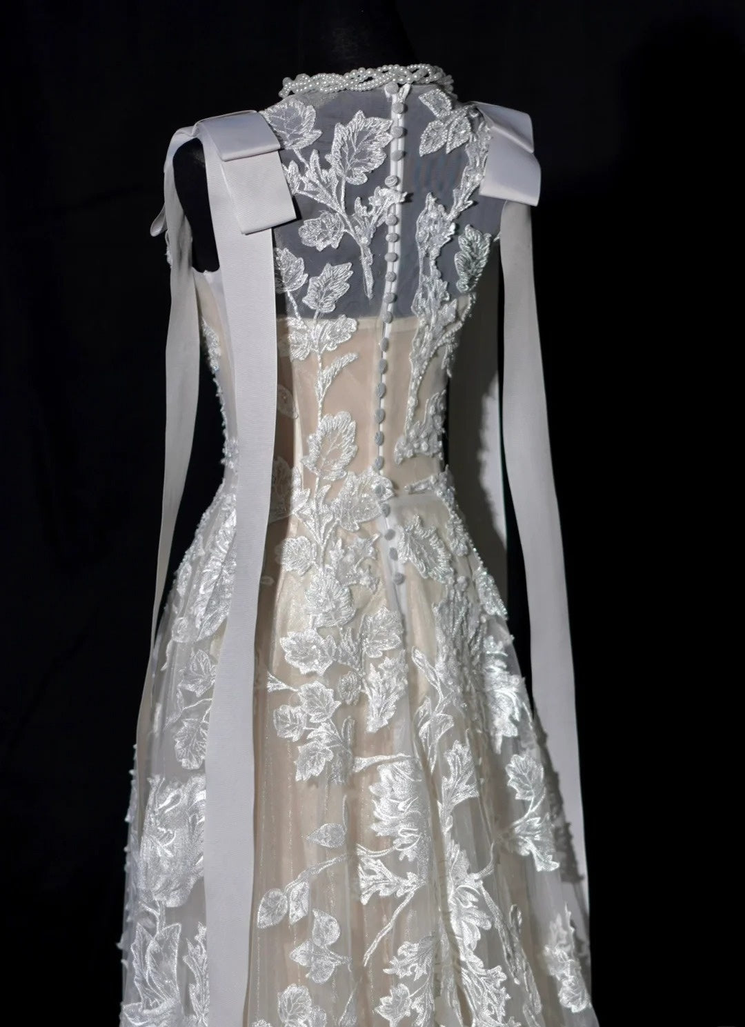 Luxurious Wedding Dresses A line Scoop Neck With Lace Brides Dress Fitted Bridal Gowns AB2520
