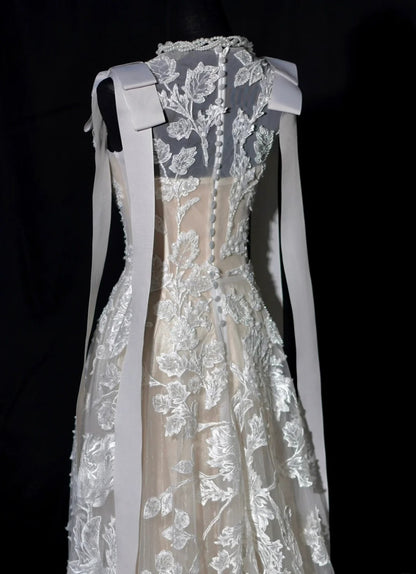 Luxurious Wedding Dresses A line Scoop Neck With Lace Brides Dress Fitted Bridal Gowns AB2520