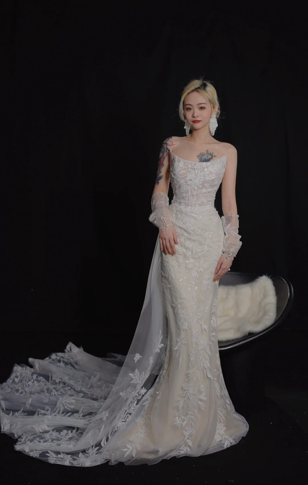 Romantic Long Wedding Dresses White Mermaid Strapless Lace Long Wedding Dress For Brides Fitted With Train Bridal Gowns AB2474