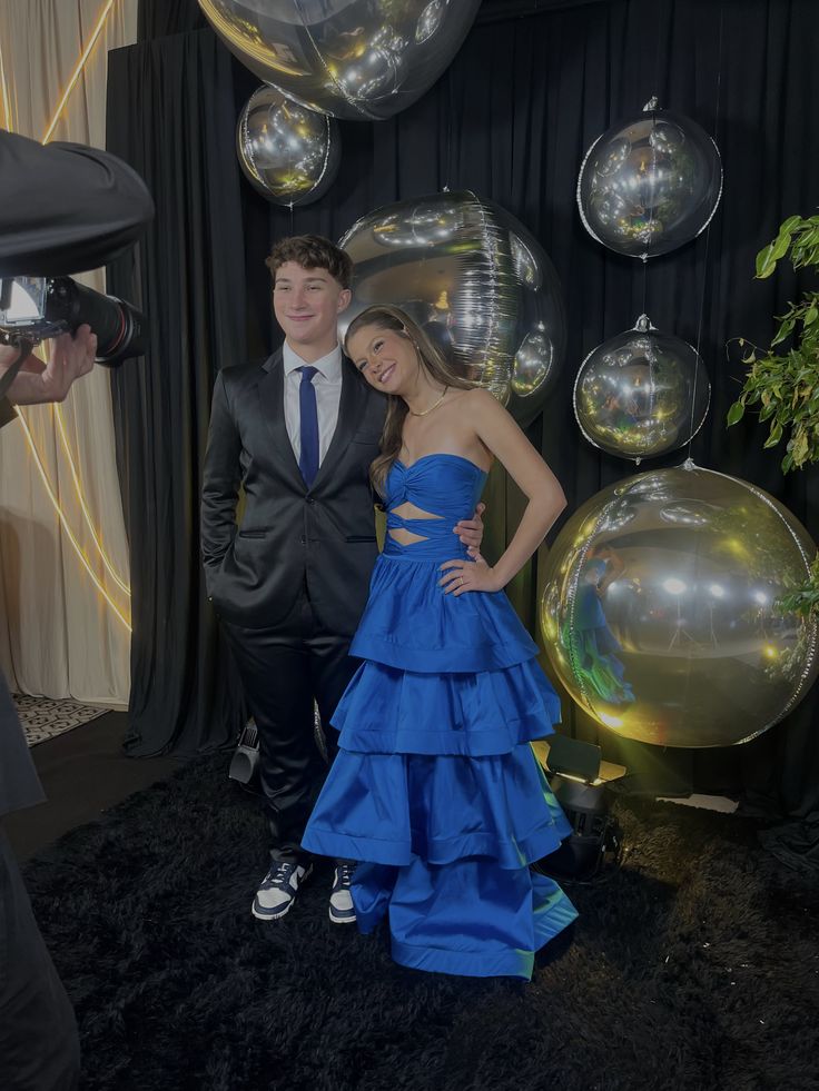 Chic Ball Gown Sweetheart Royal Blue Satin Long Prom Dresses Sleeveless Formal Dresses N710
