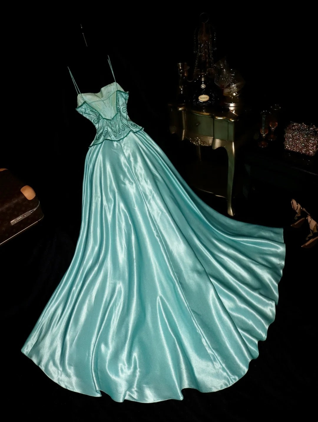 Dreamy Ball Gown Spaghetti Straps Blue Satin With Beading School Dances Prom Dresses 8th Grade Formal Outfits Evening Dress RB8415