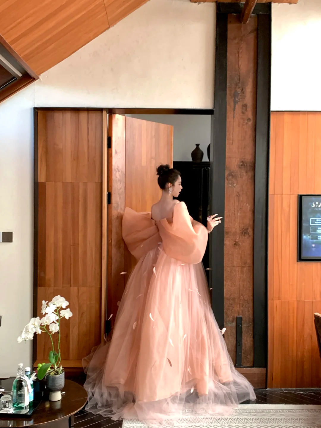 Modest Ball Gown Off The Shoulder Coral Pink With Long Sleeves Bow Prm Dress Aesthetic Long Graduation Evening Outfits N065