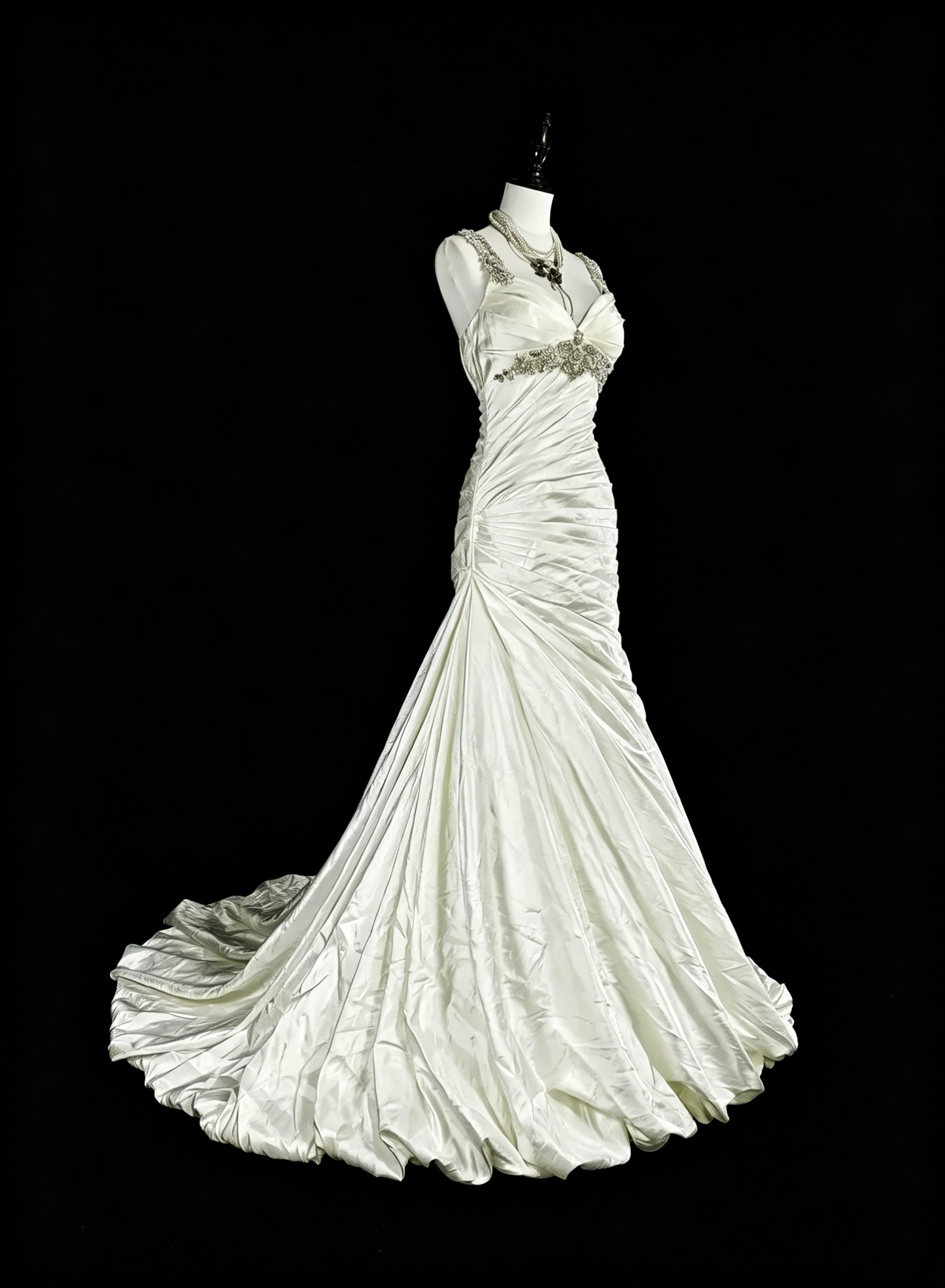 Unique Wedding Dresses Mermaid Sweetheart Satin Ruffled Sleeveless Ivory Long Brides Dress N3519