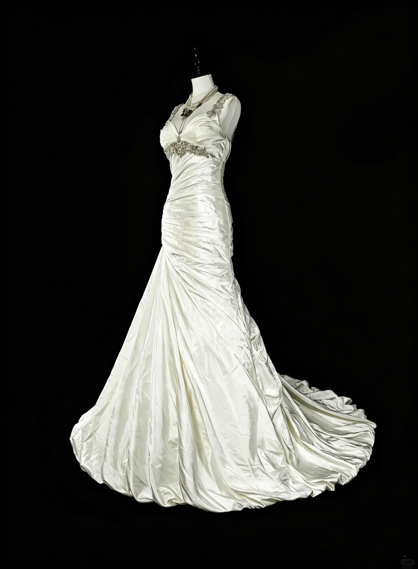 Unique Wedding Dresses Mermaid Sweetheart Satin Ruffled Sleeveless Ivory Long Brides Dress N3519