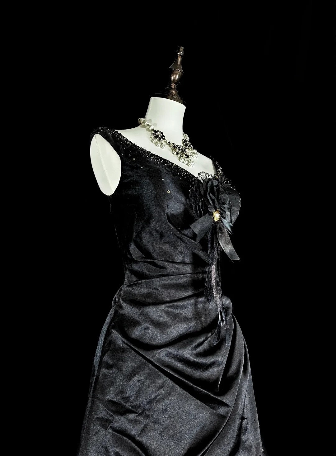 Dreamy Prom Dresses Vintage 90s With Beads V Neck A line Satin Black Long Formal Outfits N2375