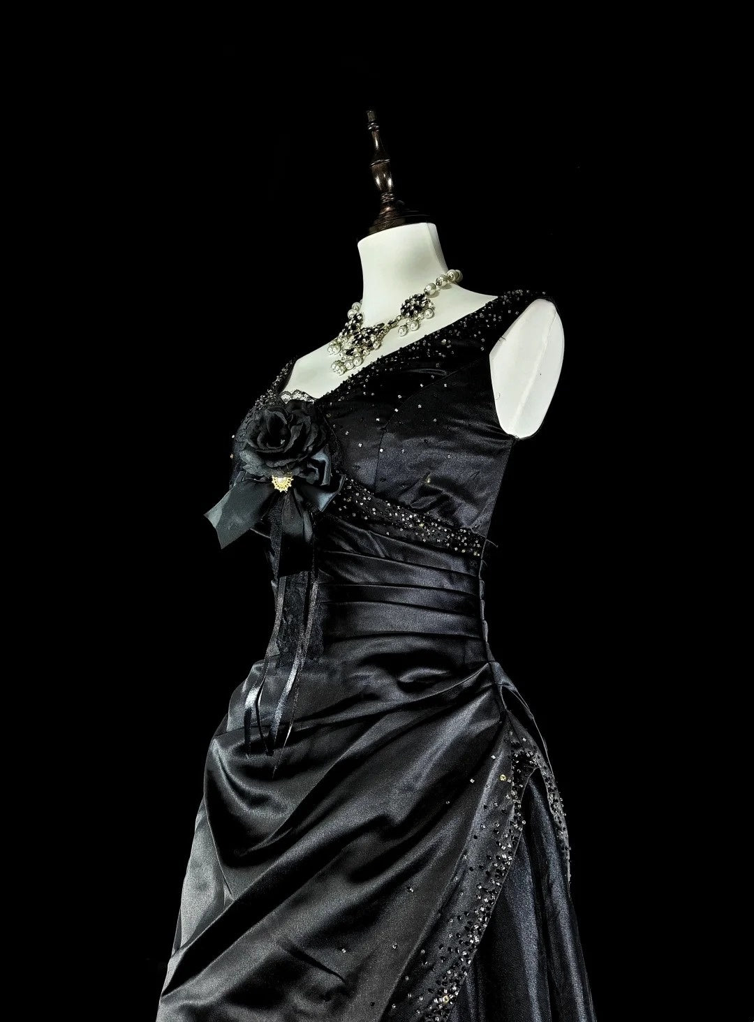 Dreamy Prom Dresses Vintage 90s With Beads V Neck A line Satin Black Long Formal Outfits N2375
