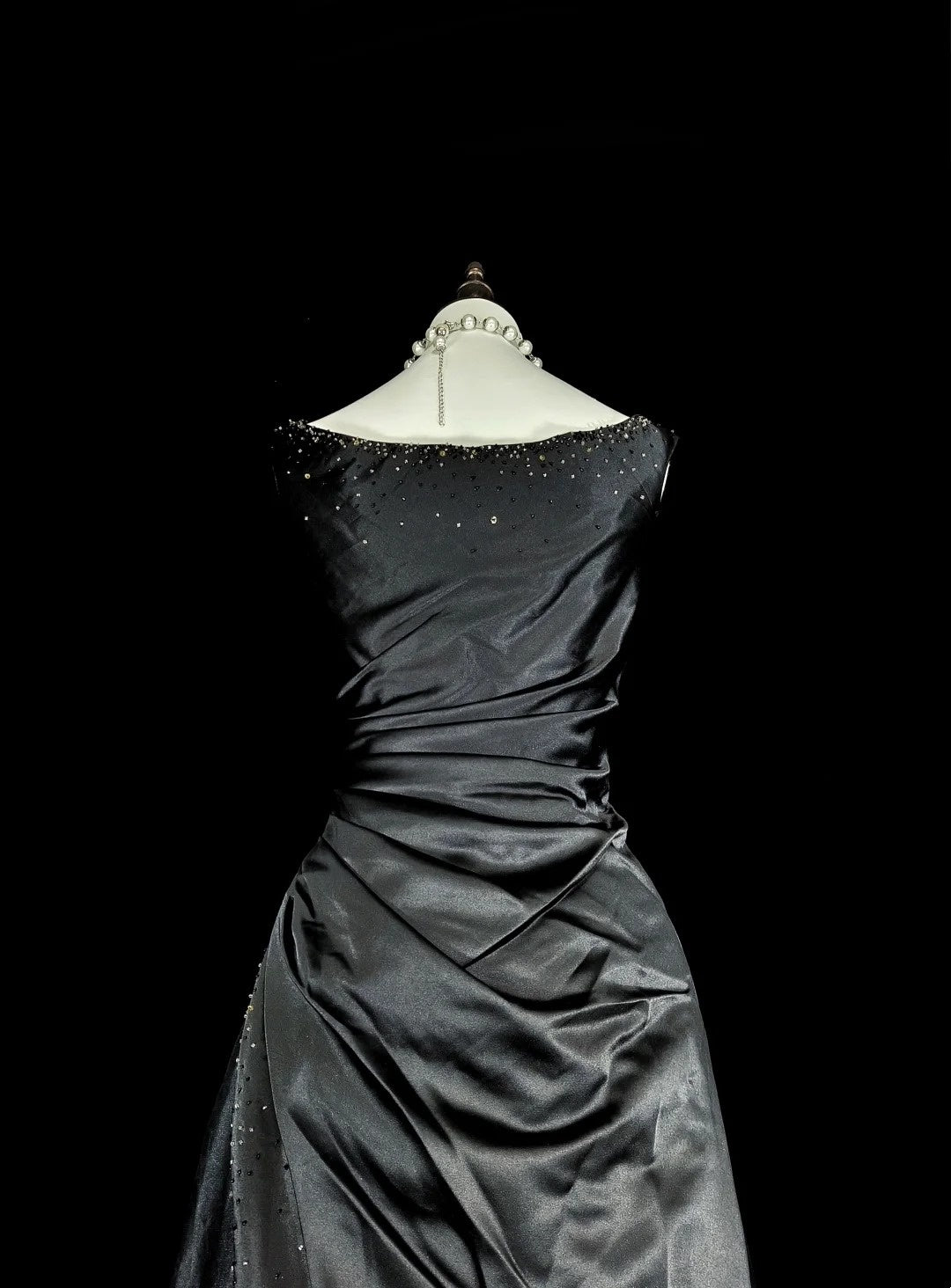 Dreamy Prom Dresses Vintage 90s With Beads V Neck A line Satin Black Long Formal Outfits N2375