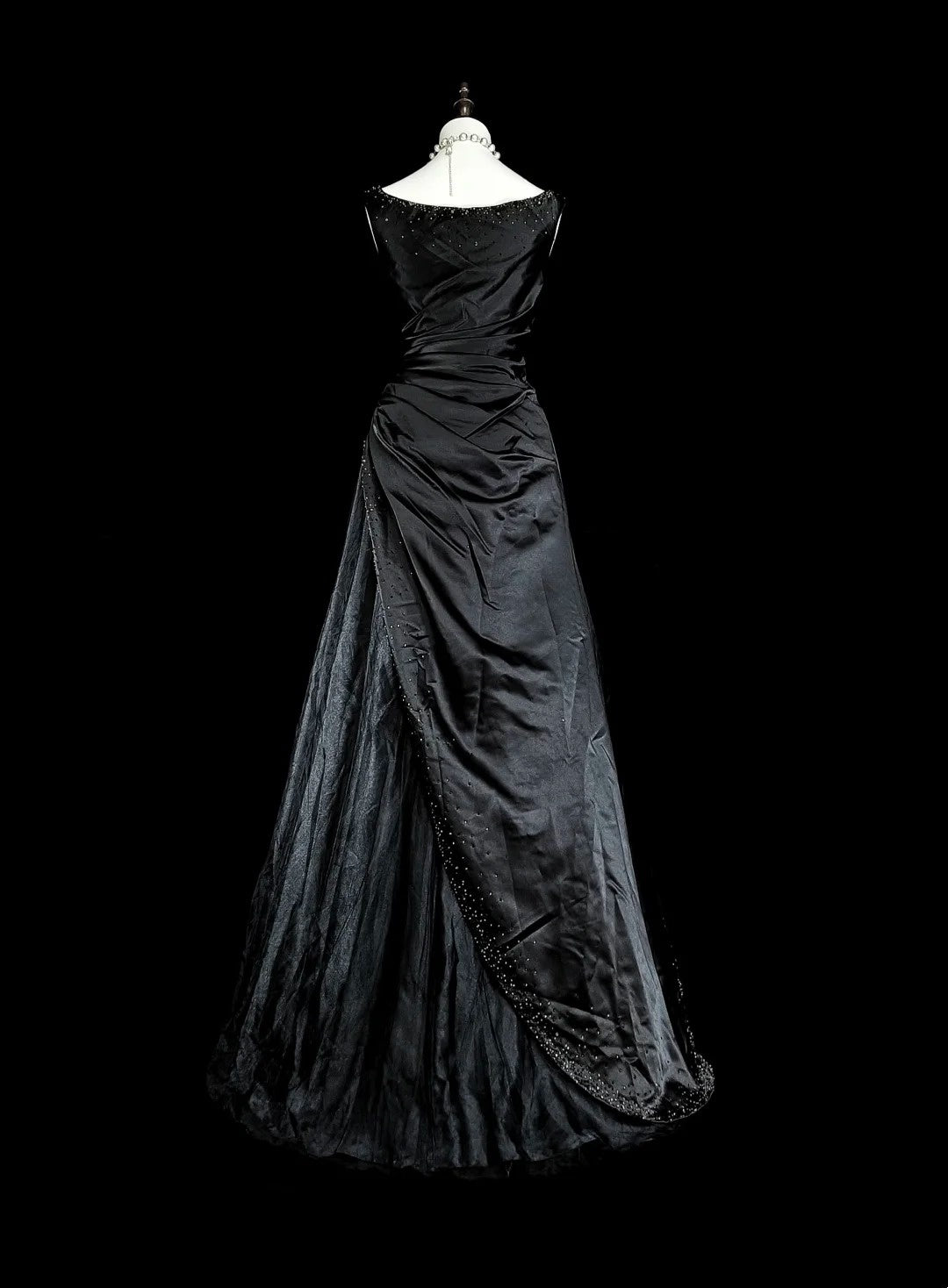 Dreamy Prom Dresses Vintage 90s With Beads V Neck A line Satin Black Long Formal Outfits N2375