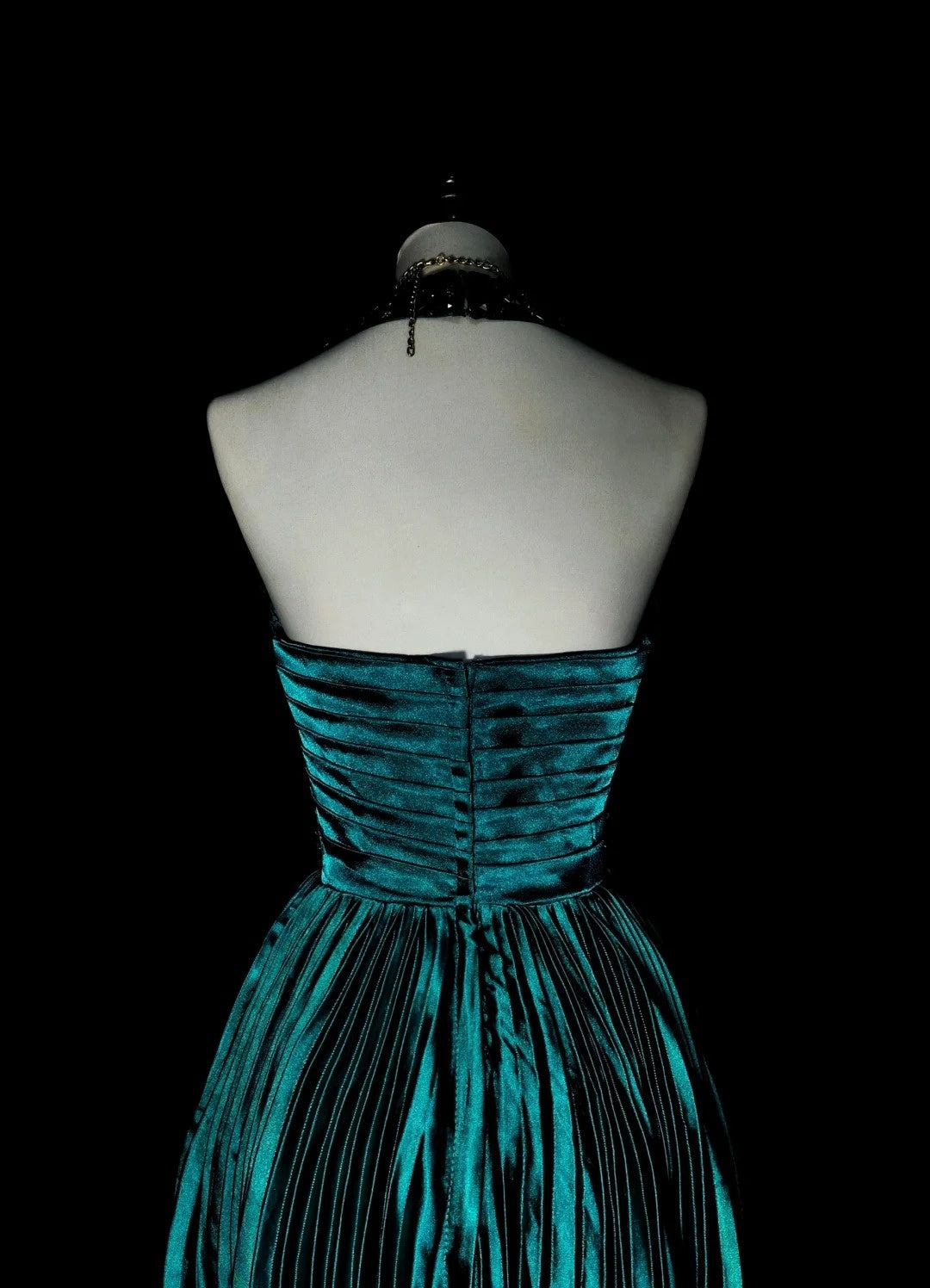 Vintage A line Halter Satin Ruffles Green With Beadings Sleeveless 70s Prom Dresses Long Formal Party Gown N1479