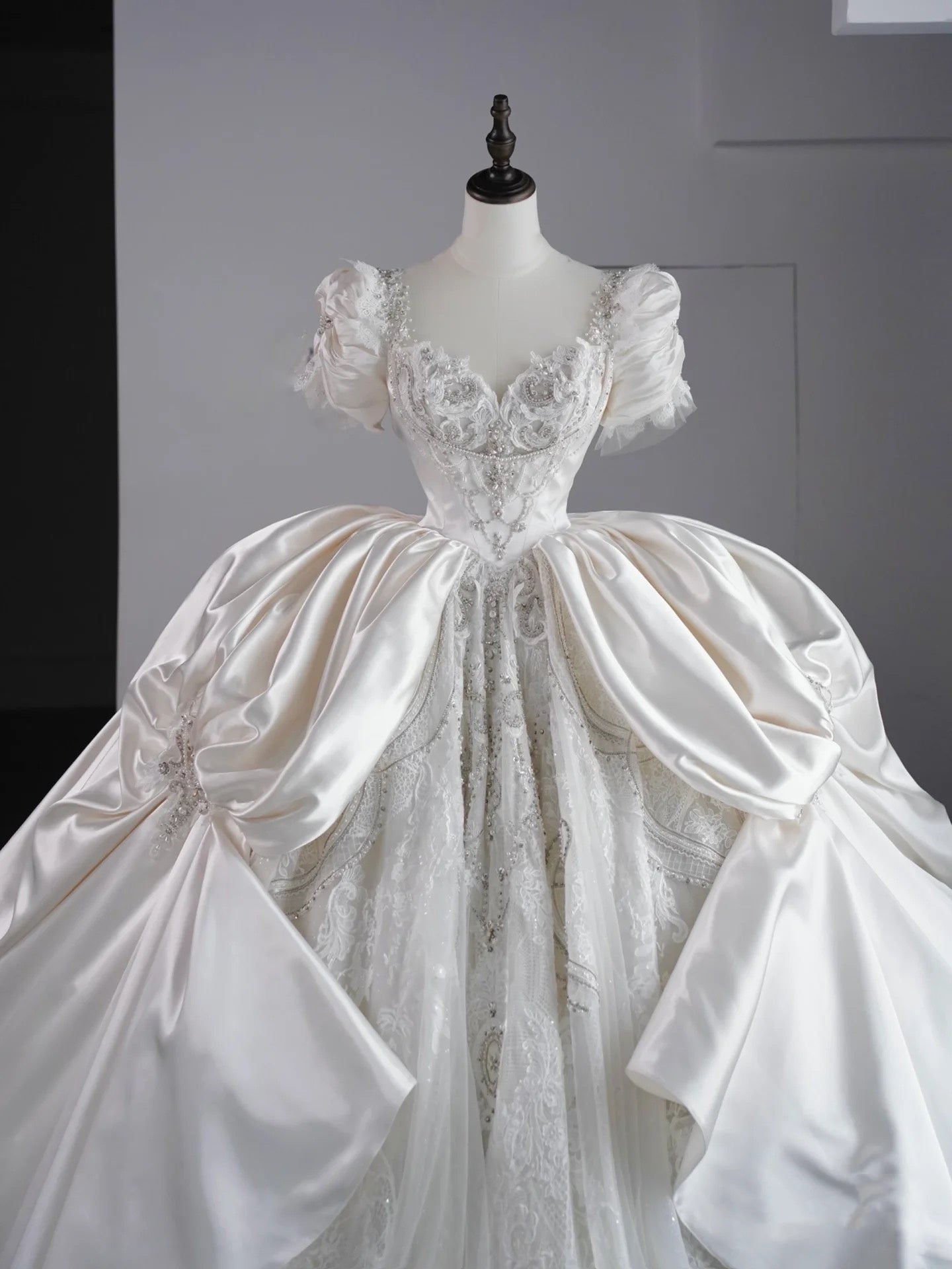 Luxury Ball Gown Sweetheart Satin Tulle Lace Wedding Dress With Sleeves Fairytale Autumn Wedding Dresses RB2825