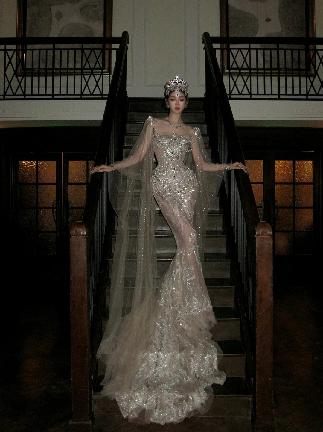 Glittery Mermaid Silver Sequin Long Court Train Wedding Dress With Cape Fairytale Brides Gown Wedding Dresses N067