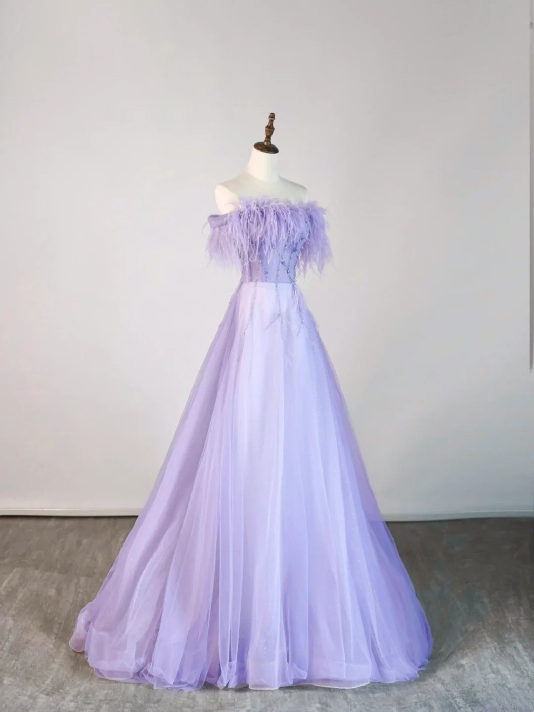 Ball Gown Strapless Lilac Tulle With Feathers Long Prom Dress Fashion Aesthetic High School Formal Dresses Party Outfits Prom Gown N678