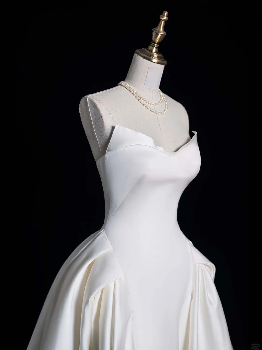 Modest Ball Gown Sweetheart White Satin With Pleated Wedding Dress Long Fairytale Autumn Bridal Dresses N690