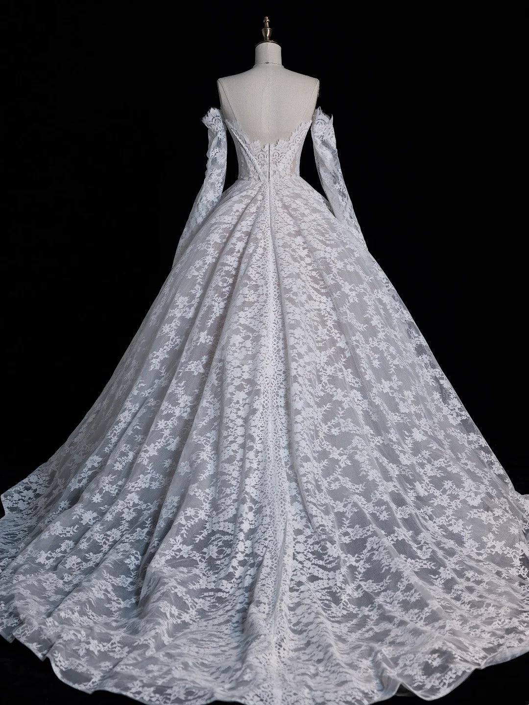 Fairytale Fantasy Art Wedding Dresses Ball Gown Sweetheart Lace White With Long Sleeves Train Brides Dress Fitted Bridal Gowns N651