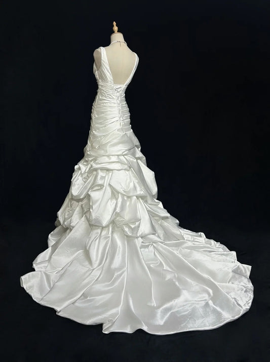 Vintage Mermaid V Neckline Sleeveless Floor Length Satin White Ruffled Ruched Wedding Dresses RB3314