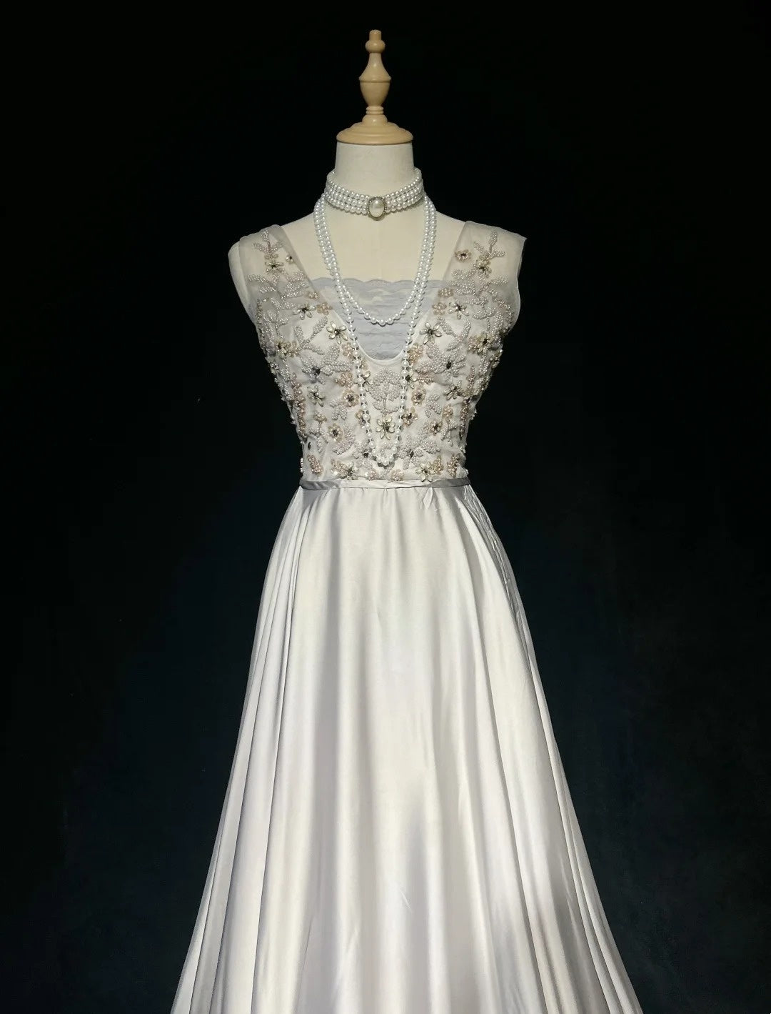 Vintage Prom Dresses A Line Silver Satin V Neck With Beading Long Formal Dress N2454