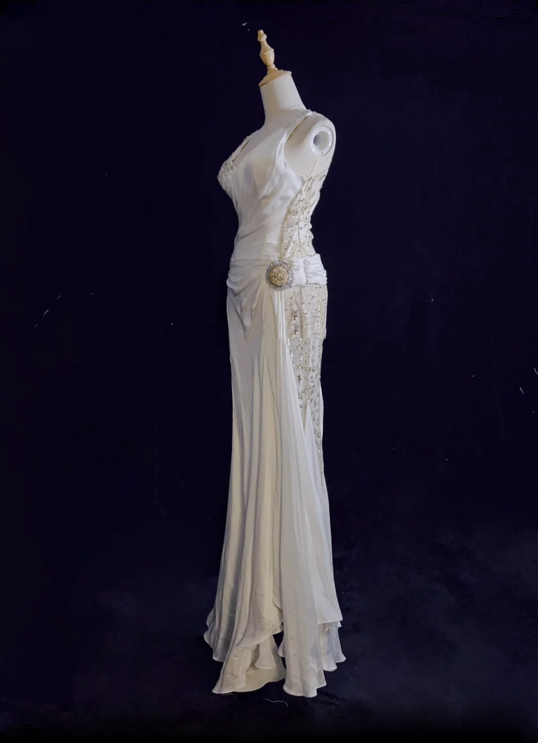 Modest Prom Dresses Mermaid V Neck White Satin Sleeveless With Ruffled Formal Evening Dress N3824