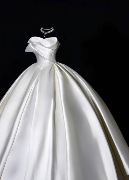 Classic Wedding Dresses Ball Gown Strapless Ivory Satin Sleeveless Brides Dress Fitted Bridal Gowns AB2531