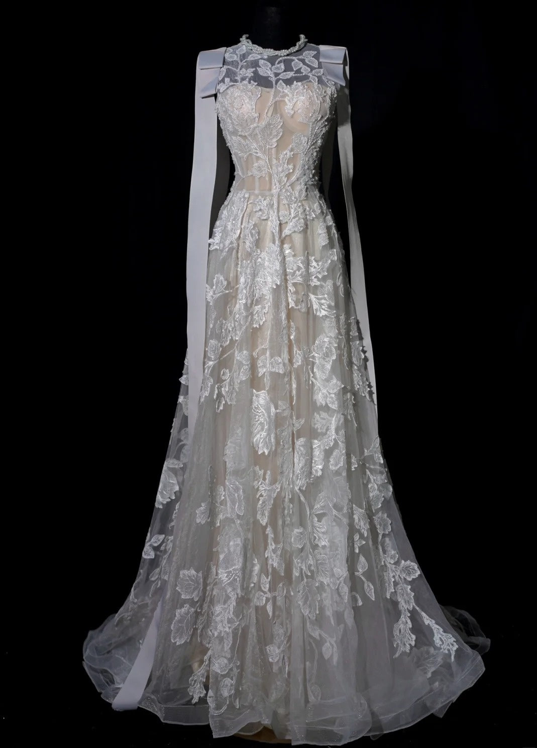 Luxurious Wedding Dresses A line Scoop Neck With Lace Brides Dress Fitted Bridal Gowns AB2520