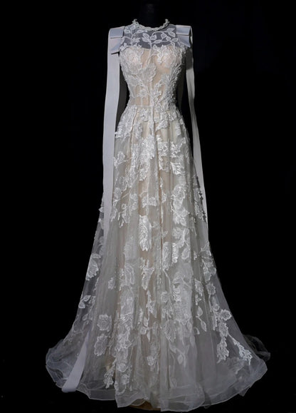 Luxurious Wedding Dresses A line Scoop Neck With Lace Brides Dress Fitted Bridal Gowns AB2520