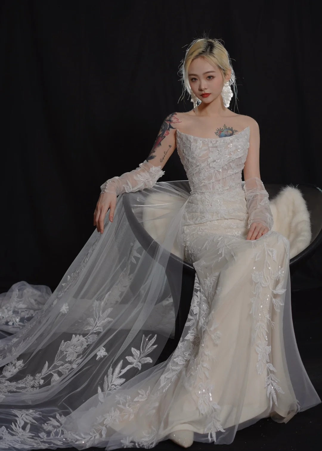 Romantic Long Wedding Dresses White Mermaid Strapless Lace Long Wedding Dress For Brides Fitted With Train Bridal Gowns AB2474