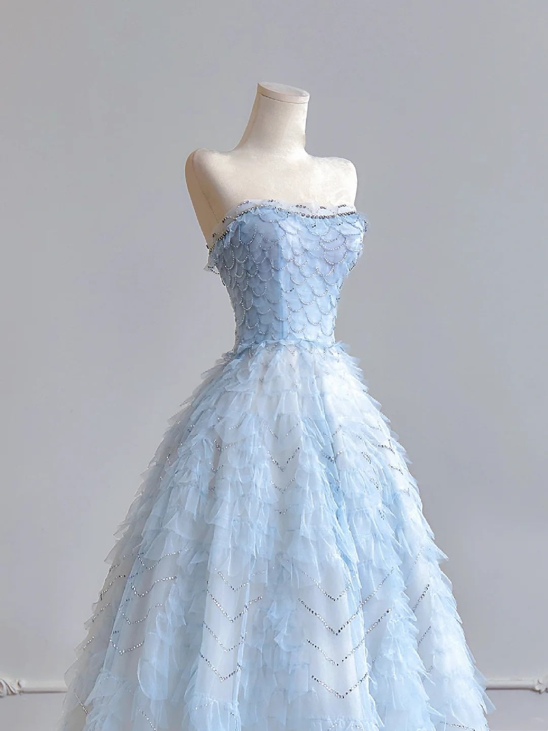 Timeless Ball Gown Strapless Light Sky Blue Tulle Long Prom Dresses Inspiration Party Gowns N375