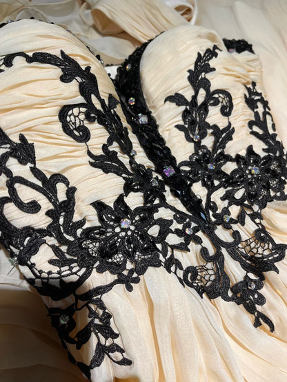 Vintage A Line Sweetheart Champagne With Black Appliques Long Prom Dresses Party Dress Birthday Outfits Graduation Gown N2838
