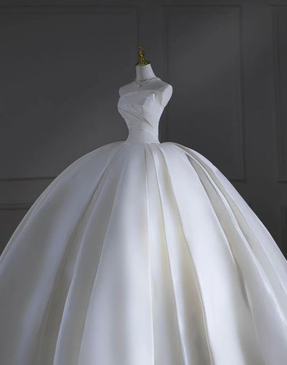 Timeless Wedding Dresses Ball Gown Strapless Satin Pleated Brides Dress Court Train Fitted Long Bridal Gowns AB2528