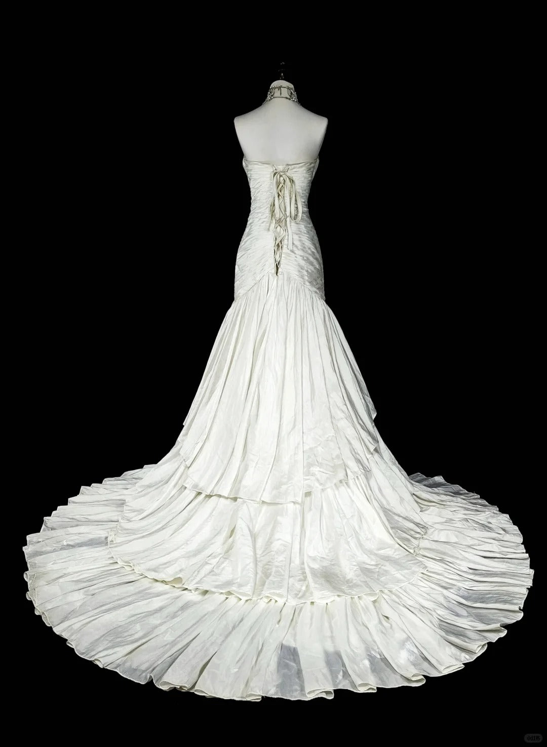 Unique Wedding Dresses Mermaid Sweetheart Satin Layers Tiered Sleeveless White Long Brides Dress N3513