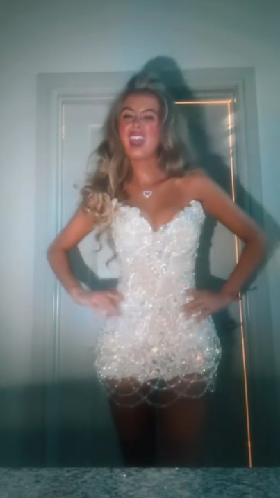 Glitter Sheath Sweetheart White Sequin With Crystals Sleeveless Mini Senior Inspo Short Homecoming Dresses N4746