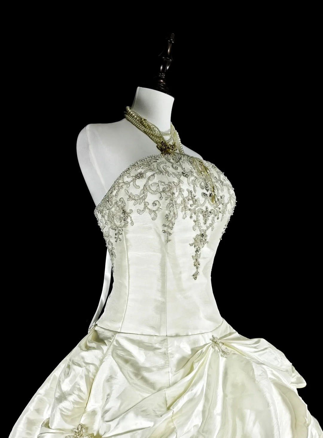 Vintage Wedding Dresses Ball Gown Strapless White Taffeta With Beading Long Bridal Gown N3075