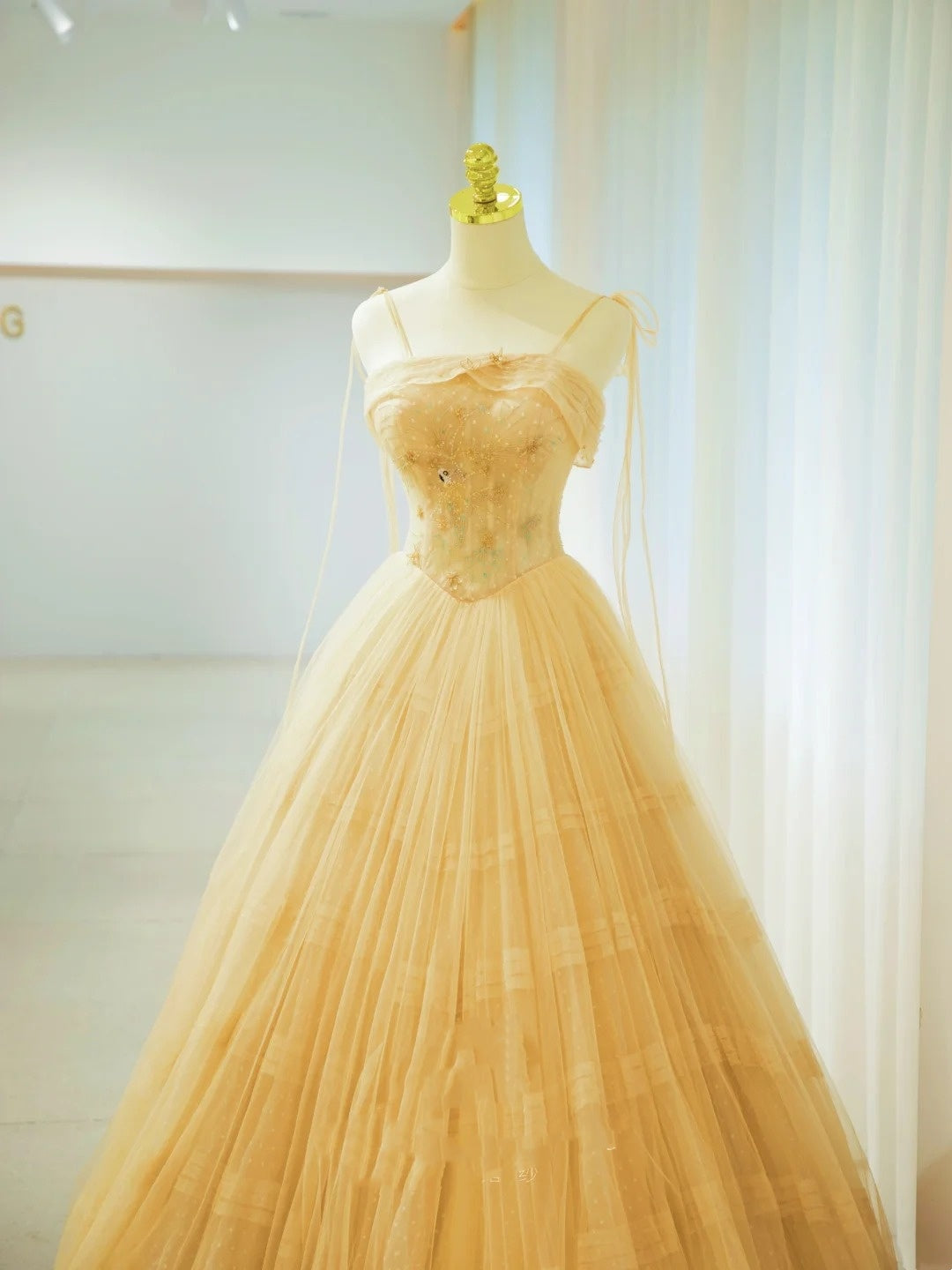 Beautiful Prom Dresses Ball Gown Spaghetti Strap Yellow Tulle With Beading Long Formal Gown N2932