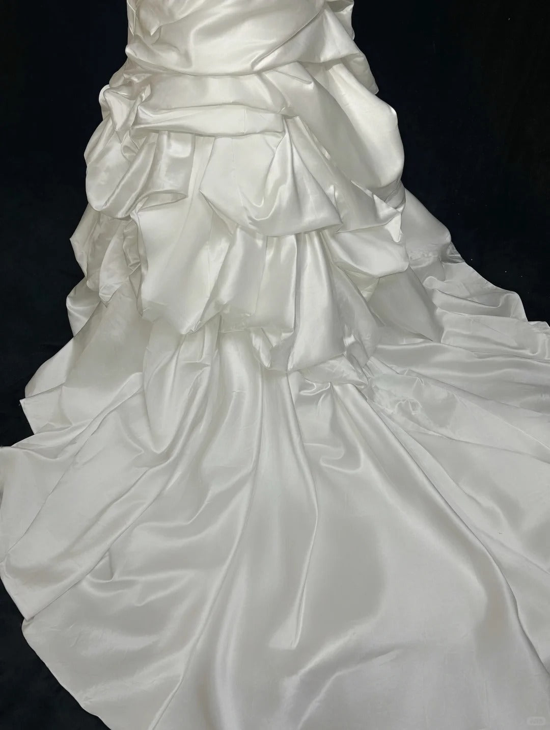Vintage Mermaid V Neckline Sleeveless Floor Length Satin White Ruffled Ruched Wedding Dresses RB3314