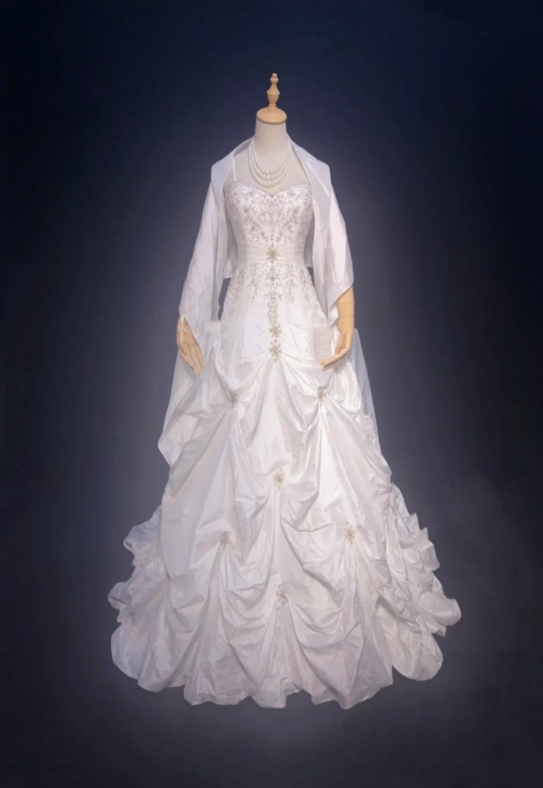 Vintage Ball Gown Spaghetti Straps White Taffeta With Cape Beading Wedding Ruffled Bridal Gown Long Wedding Dresses RB4331