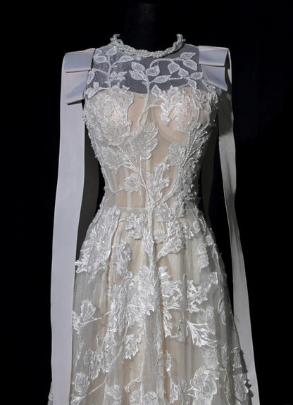 Luxurious Wedding Dresses A line Scoop Neck With Lace Brides Dress Fitted Bridal Gowns AB2520