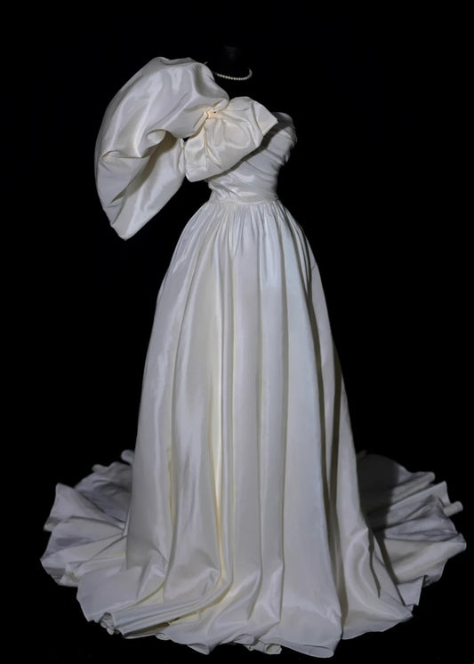 Classic Wedding Dresses A Line One Shoulder Ivory Satin Sleeveless Brides Dress Fitted Bridal Gowns AB2527