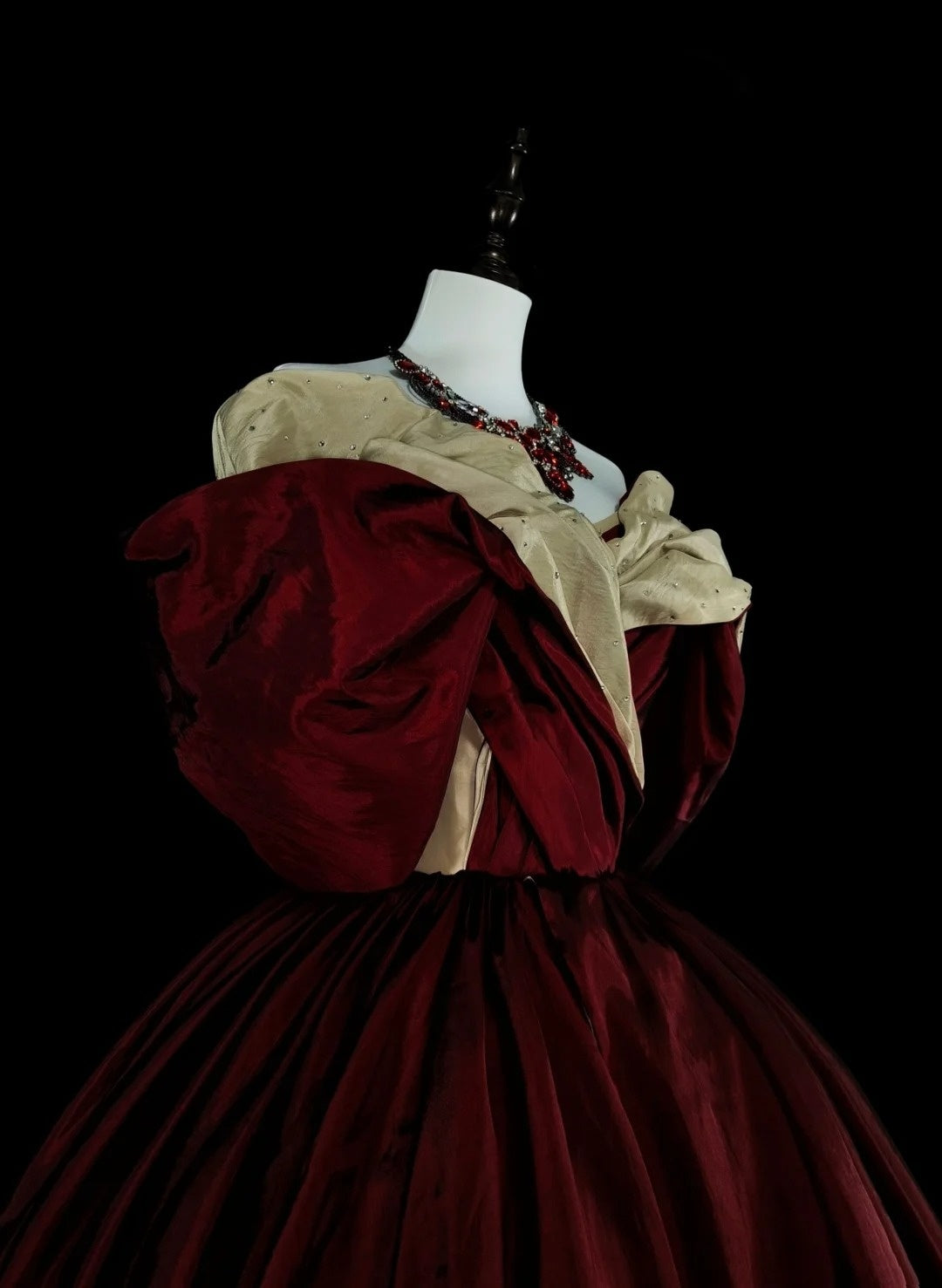 Vintage 1760s Ball Gown Off The Shoulder Burgundy Satin Pleated Long Prom Dresses N1595