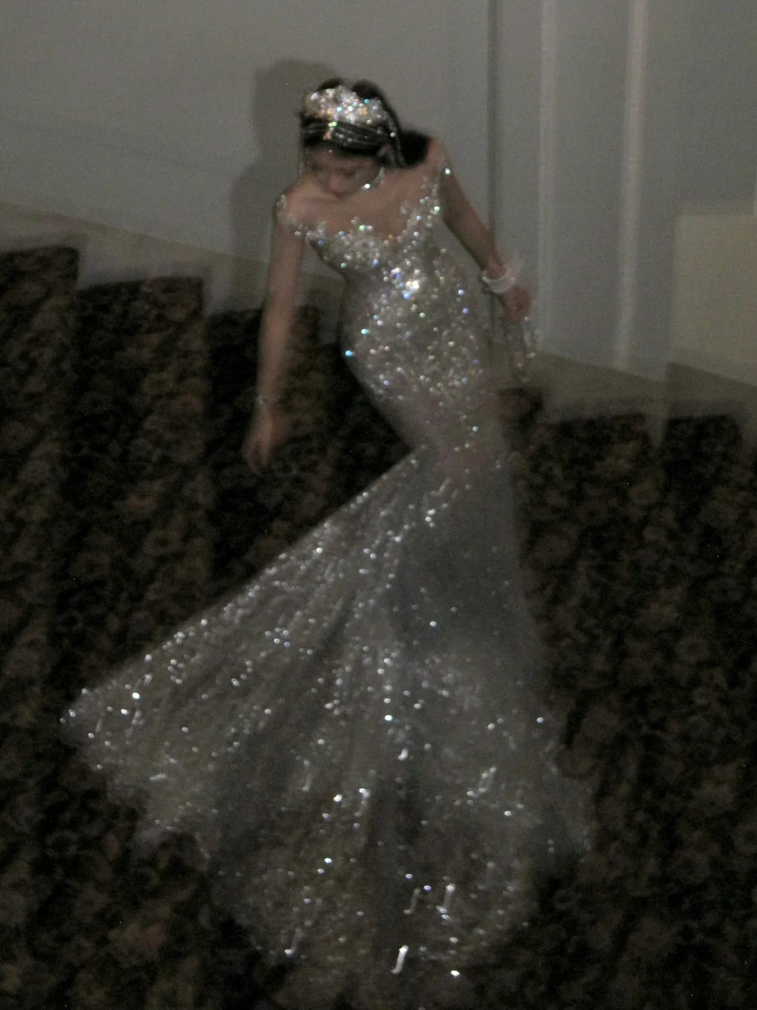 Luxurious Wedding Dresses Mermaid Scoop Neck With Beads Gem Silver Sequin Brides Dress For Brides Fitted Bridal Gown N073