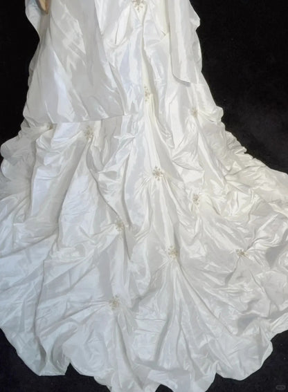 Vintage Ball Gown Spaghetti Straps White Taffeta With Cape Beading Wedding Ruffled Bridal Gown Long Wedding Dresses RB4331