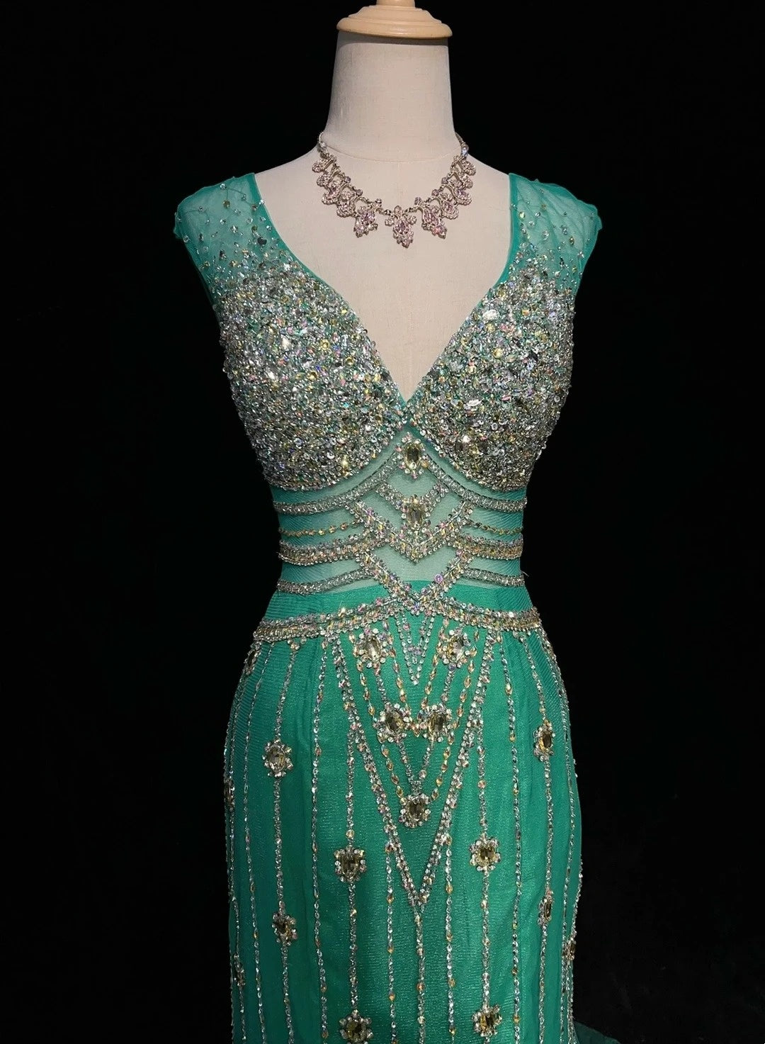 Glamorous Prom Dresses Mermaid V Neck Green Tulle Backless With Beaded Formal Dress N2872