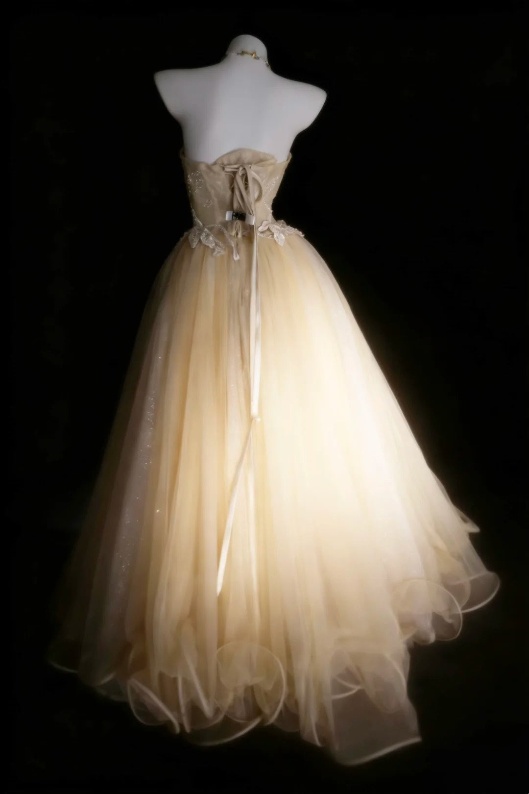 Modest Prom Dresses Ball Gown Strapless Champagne Tulle With Appliqued Long Quince Dress N2973