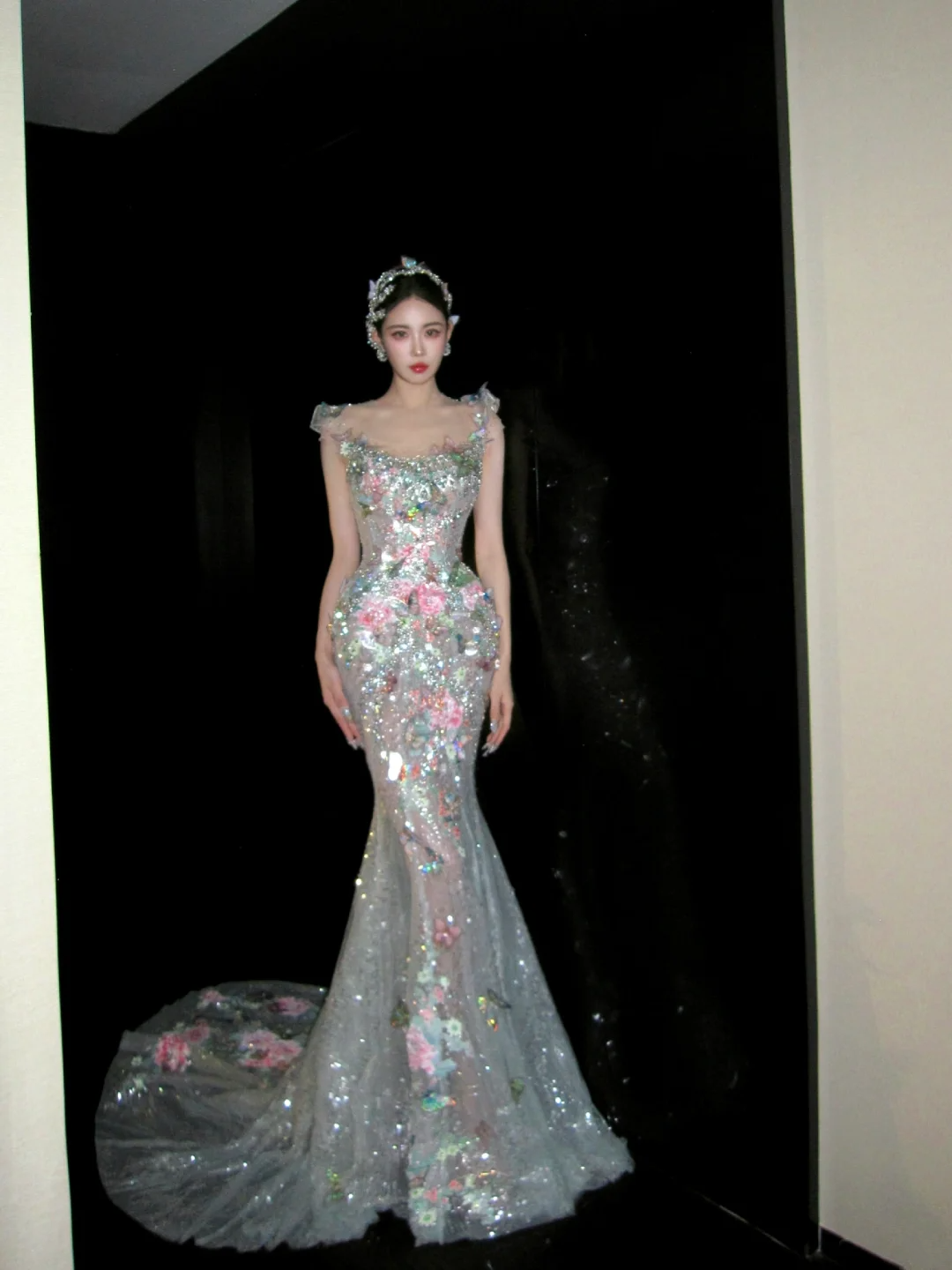 Shimmer Mermaid Scoop Neck Floral Sequin Lace Wedding Dress With Train Fairytale Brides Gown Wedding Dresses N062