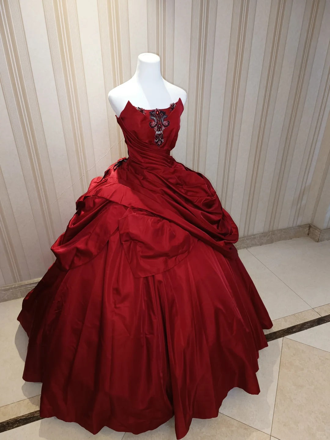 Princess Ball Gown Strapless Red Satin With Appliqued Sweet 16 Dresses Quinceanera Dress N4193