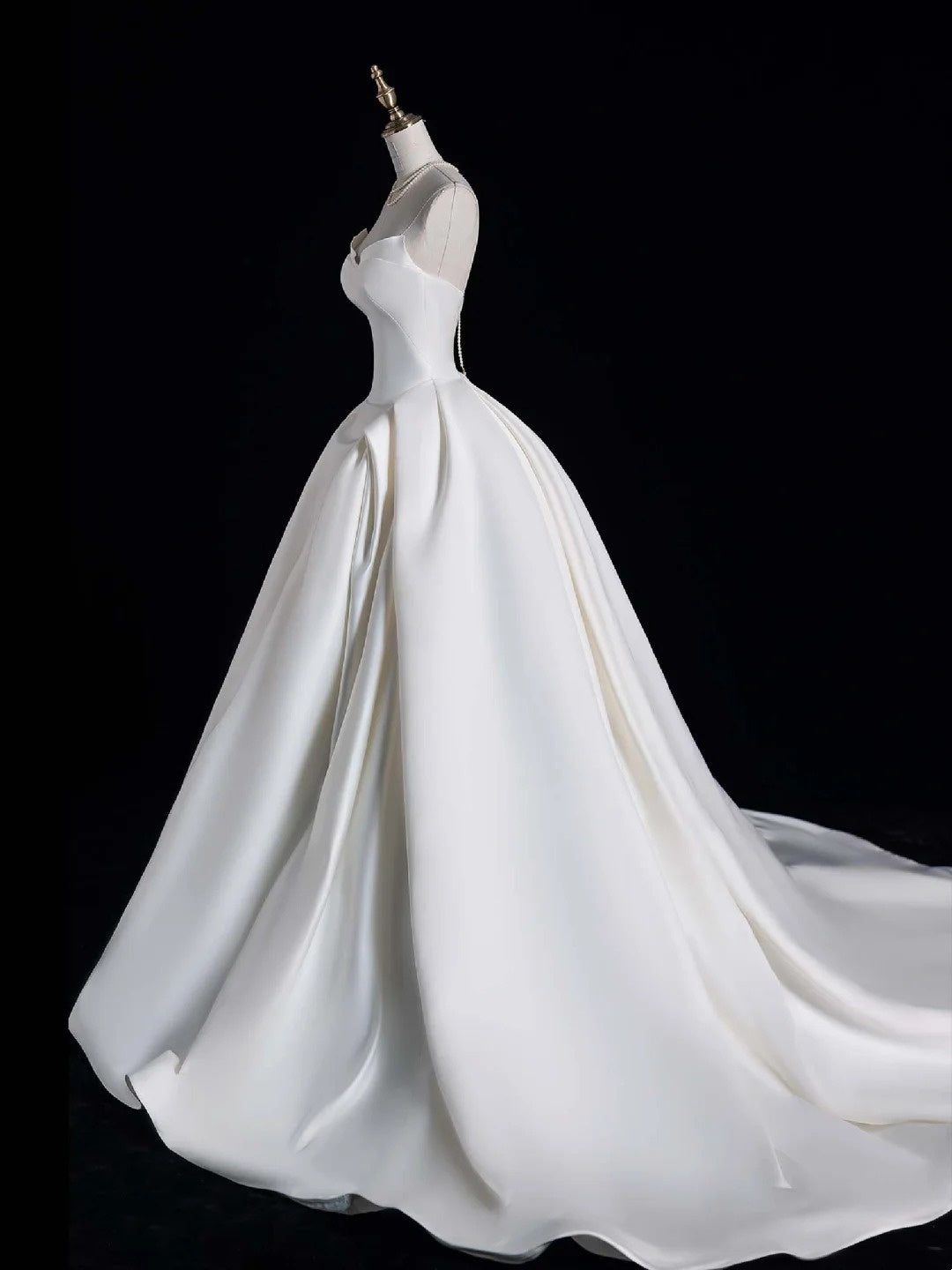 Modest Ball Gown Sweetheart White Satin With Pleated Wedding Dress Long Fairytale Autumn Bridal Dresses N690